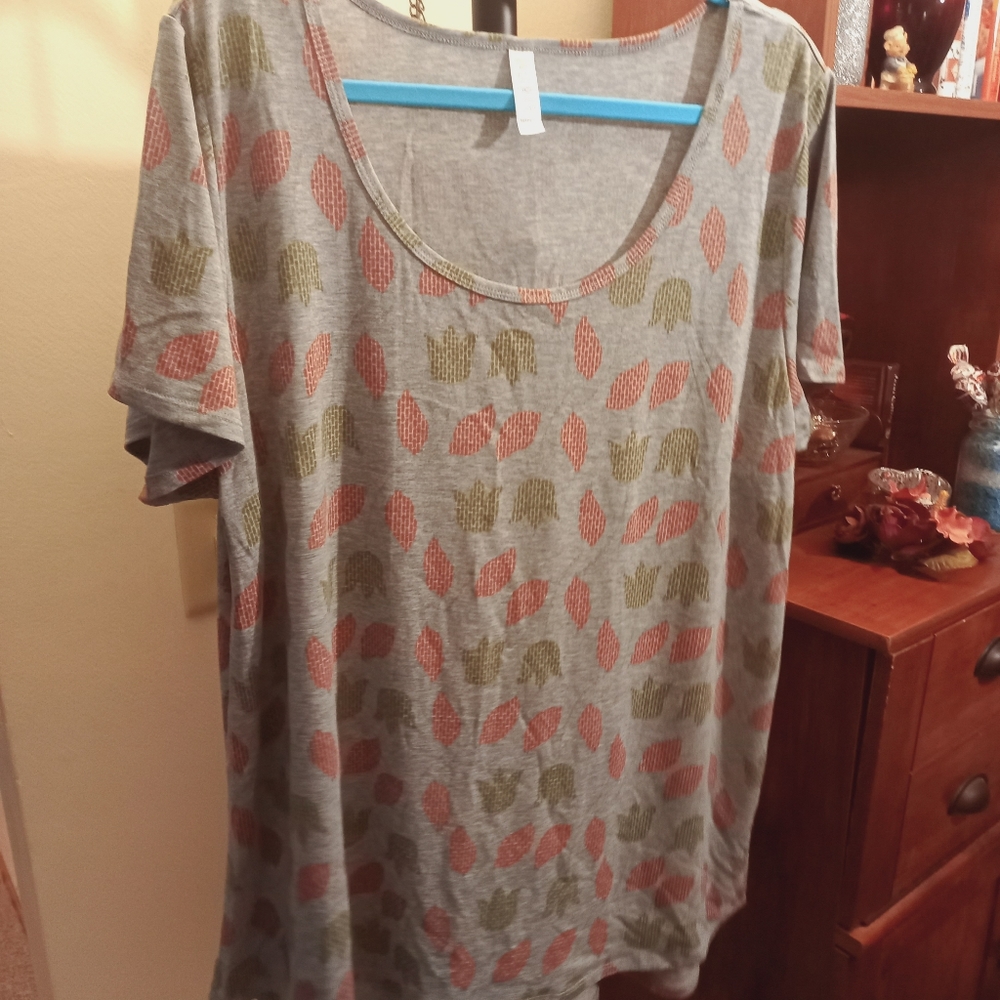 LuLaRoe Classic T top in size 3xl